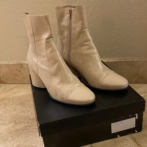 Intentionally Blank Luck Boots Booties Clouds Cream Ankle Boots 9